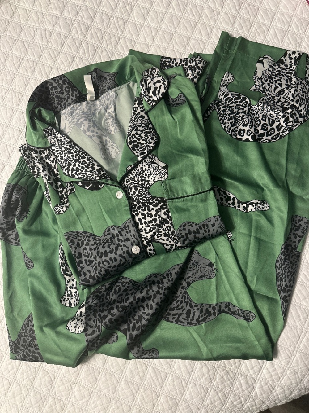 ⨠3 for $30 ⨠Green Leopard Pajama Set
